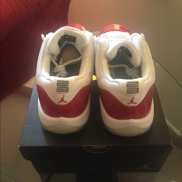 Air Jordan 11 Low - Picture 3 of 5
